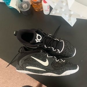 Size 13 KD 15(black and white) used, but in good condition.